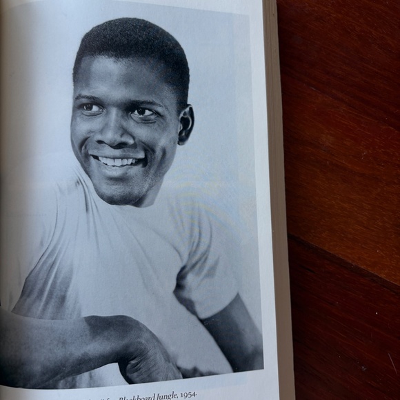 The Measure of a Man: A Spiritual Autobiography by Sidney Poitier - Picture 6 of 8